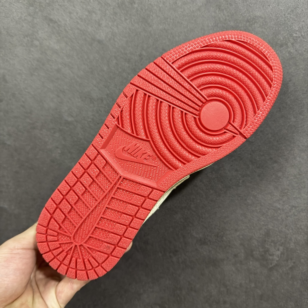 图片[9]-【定制版】Travis Scott x Fragment Design x Jordan Air Jordan 1 Low OG SP “马年联名——黑红马年” 多方联名合作融合了Travi翻毛蓝勾s Scott 独特的音乐风格，藤原浩个性的设计风格以及Jordan品牌的经典元素 使其成为一双具有独特身份和价值的鞋子 清新而立体的外观加上联名标识更突出了其独特身份 这种配色方案显示出活力和时尚感 在视觉上引人注目 鞋身的质感和细腻的细节处理使其显得高端而格调十足 这款“倒钩”联名是设计与创意完美结合 融合多方的个性风格是一款备受瞩目的潮流鞋款 低帮休闲板鞋 定制鞋盒 大厂纯原品质出货 超高清洁度 皮料切割干净无任何毛边 细节完美 货号：XS2025-086 尺码：36 36.5 37.5 38 38.5 39 40 40.5 41 42 42.5 43 44 44.5 45 编码：HXSB330340-选品中心