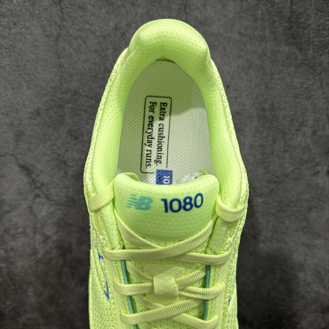 图片[8]-【Goat纯原】New Balance Fresh Foam X NB1080V6 新百伦系列低帮轻量化厚底健身休闲运动慢跑鞋 M10802HR 全新出货 真正超临界大底 提前原版开发 细节做工材料脚感与原版相差无几 近赏｜无论是日常慢跑，还是City Walk，它都可轻松应对提起今年最流行的事情，想必在你所在的城市来一段City Walk，是很多潮男潮女都会做的吧。当时间来到十月，一年中最舒服的时光，无论是慢跑也好，还是City Walk，今天推荐的这双鞋，都可以轻松应对。那就是可以带给你久违的松弛感、治愈你柔软的需要的New Balance Fresh Foam X1080v15。作为New Balance经典跑鞋系列，1080系列可以说凝聚了品牌历来前沿科技与制造匠心。今年的v13版本可谓再度革新。在舒适体验、运动性能以及造型风格三个维度上做到了有机交融。舒适体验一直是1080跑鞋系列带给我们最大的直观感受，加上本就带有严肃跑鞋基因，在今年全新材料配方的Fresh FoamX中底泡棉上则有了不一样的缓震性能，重新定义“踩屎感”。可再生柔软针织鞋面使用可追溯的Repreve再生鞋面材料，柔软透气的鞋面提供绵密的贴合与包裹感，轻量分区橡胶大底分区外底橡胶采用新材料，改进纹路设计，增加前掌外底硬度，提升滚动反馈和传动效率。 尺码：36 36.5 37 38 39.5 40 40.5 41.5 42 42.5 43 44 44.5 45-选品中心
