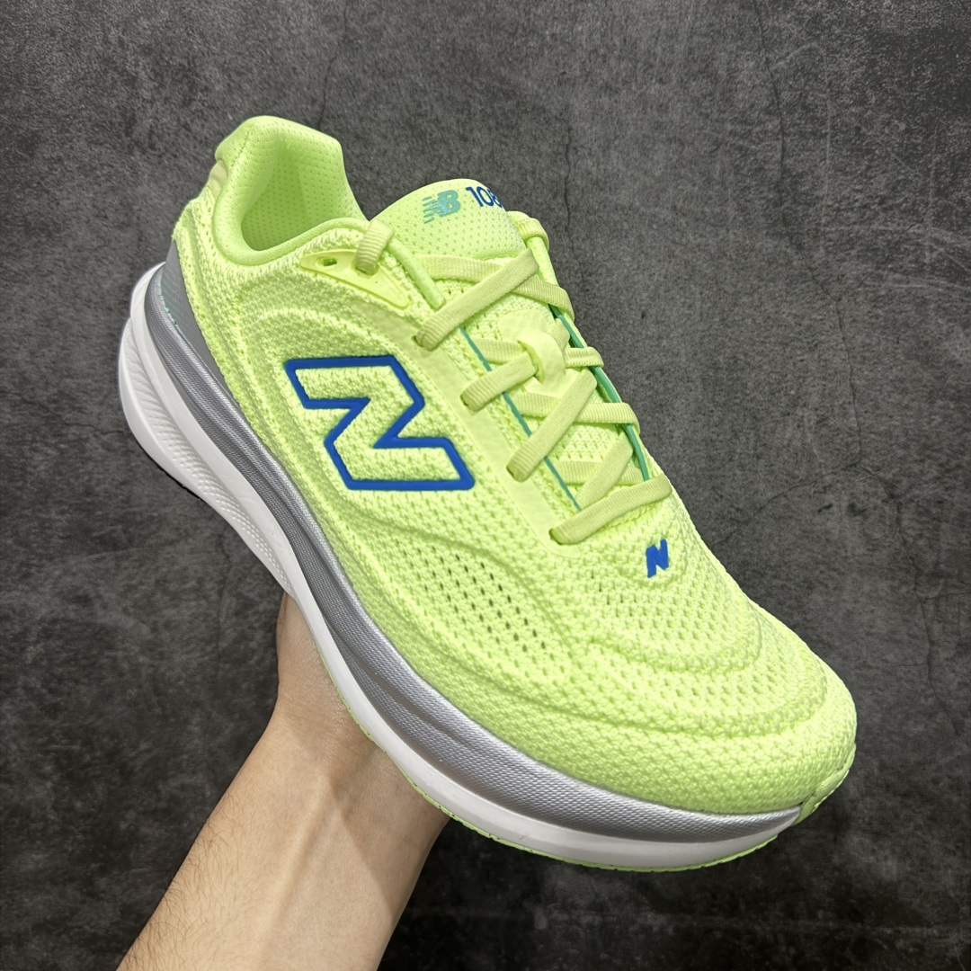 图片[3]-【Goat纯原】New Balance Fresh Foam X NB1080V6 新百伦系列低帮轻量化厚底健身休闲运动慢跑鞋 M10802HR 全新出货 真正超临界大底 提前原版开发 细节做工材料脚感与原版相差无几 近赏｜无论是日常慢跑，还是City Walk，它都可轻松应对提起今年最流行的事情，想必在你所在的城市来一段City Walk，是很多潮男潮女都会做的吧。当时间来到十月，一年中最舒服的时光，无论是慢跑也好，还是City Walk，今天推荐的这双鞋，都可以轻松应对。那就是可以带给你久违的松弛感、治愈你柔软的需要的New Balance Fresh Foam X1080v15。作为New Balance经典跑鞋系列，1080系列可以说凝聚了品牌历来前沿科技与制造匠心。今年的v13版本可谓再度革新。在舒适体验、运动性能以及造型风格三个维度上做到了有机交融。舒适体验一直是1080跑鞋系列带给我们最大的直观感受，加上本就带有严肃跑鞋基因，在今年全新材料配方的Fresh FoamX中底泡棉上则有了不一样的缓震性能，重新定义“踩屎感”。可再生柔软针织鞋面使用可追溯的Repreve再生鞋面材料，柔软透气的鞋面提供绵密的贴合与包裹感，轻量分区橡胶大底分区外底橡胶采用新材料，改进纹路设计，增加前掌外底硬度，提升滚动反馈和传动效率。 尺码：36 36.5 37 38 39.5 40 40.5 41.5 42 42.5 43 44 44.5 45-选品中心