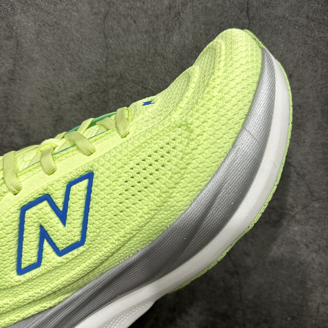 图片[6]-【Goat纯原】New Balance Fresh Foam X NB1080V6 新百伦系列低帮轻量化厚底健身休闲运动慢跑鞋 M10802HR 全新出货 真正超临界大底 提前原版开发 细节做工材料脚感与原版相差无几 近赏｜无论是日常慢跑，还是City Walk，它都可轻松应对提起今年最流行的事情，想必在你所在的城市来一段City Walk，是很多潮男潮女都会做的吧。当时间来到十月，一年中最舒服的时光，无论是慢跑也好，还是City Walk，今天推荐的这双鞋，都可以轻松应对。那就是可以带给你久违的松弛感、治愈你柔软的需要的New Balance Fresh Foam X1080v15。作为New Balance经典跑鞋系列，1080系列可以说凝聚了品牌历来前沿科技与制造匠心。今年的v13版本可谓再度革新。在舒适体验、运动性能以及造型风格三个维度上做到了有机交融。舒适体验一直是1080跑鞋系列带给我们最大的直观感受，加上本就带有严肃跑鞋基因，在今年全新材料配方的Fresh FoamX中底泡棉上则有了不一样的缓震性能，重新定义“踩屎感”。可再生柔软针织鞋面使用可追溯的Repreve再生鞋面材料，柔软透气的鞋面提供绵密的贴合与包裹感，轻量分区橡胶大底分区外底橡胶采用新材料，改进纹路设计，增加前掌外底硬度，提升滚动反馈和传动效率。 尺码：36 36.5 37 38 39.5 40 40.5 41.5 42 42.5 43 44 44.5 45-选品中心