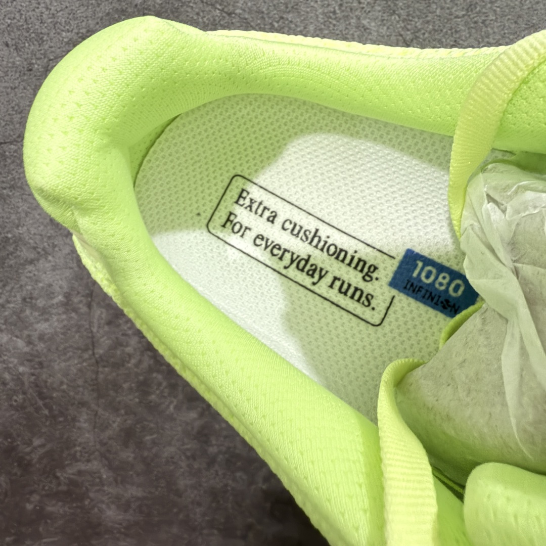 图片[8]-【Goat纯原】New Balance Fresh Foam X NB1080V6 新百伦系列低帮轻量化厚底健身休闲运动慢跑鞋 M10802HR 全新出货 真正超临界大底 提前原版开发 细节做工材料脚感与原版相差无几 近赏｜无论是日常慢跑，还是City Walk，它都可轻松应对提起今年最流行的事情，想必在你所在的城市来一段City Walk，是很多潮男潮女都会做的吧。当时间来到十月，一年中最舒服的时光，无论是慢跑也好，还是City Walk，今天推荐的这双鞋，都可以轻松应对。那就是可以带给你久违的松弛感、治愈你柔软的需要的New Balance Fresh Foam X1080v15。作为New Balance经典跑鞋系列，1080系列可以说凝聚了品牌历来前沿科技与制造匠心。今年的v13版本可谓再度革新。在舒适体验、运动性能以及造型风格三个维度上做到了有机交融。舒适体验一直是1080跑鞋系列带给我们最大的直观感受，加上本就带有严肃跑鞋基因，在今年全新材料配方的Fresh FoamX中底泡棉上则有了不一样的缓震性能，重新定义“踩屎感”。可再生柔软针织鞋面使用可追溯的Repreve再生鞋面材料，柔软透气的鞋面提供绵密的贴合与包裹感，轻量分区橡胶大底分区外底橡胶采用新材料，改进纹路设计，增加前掌外底硬度，提升滚动反馈和传动效率。 尺码：36 36.5 37 38 39.5 40 40.5 41.5 42 42.5 43 44 44.5 45-选品中心