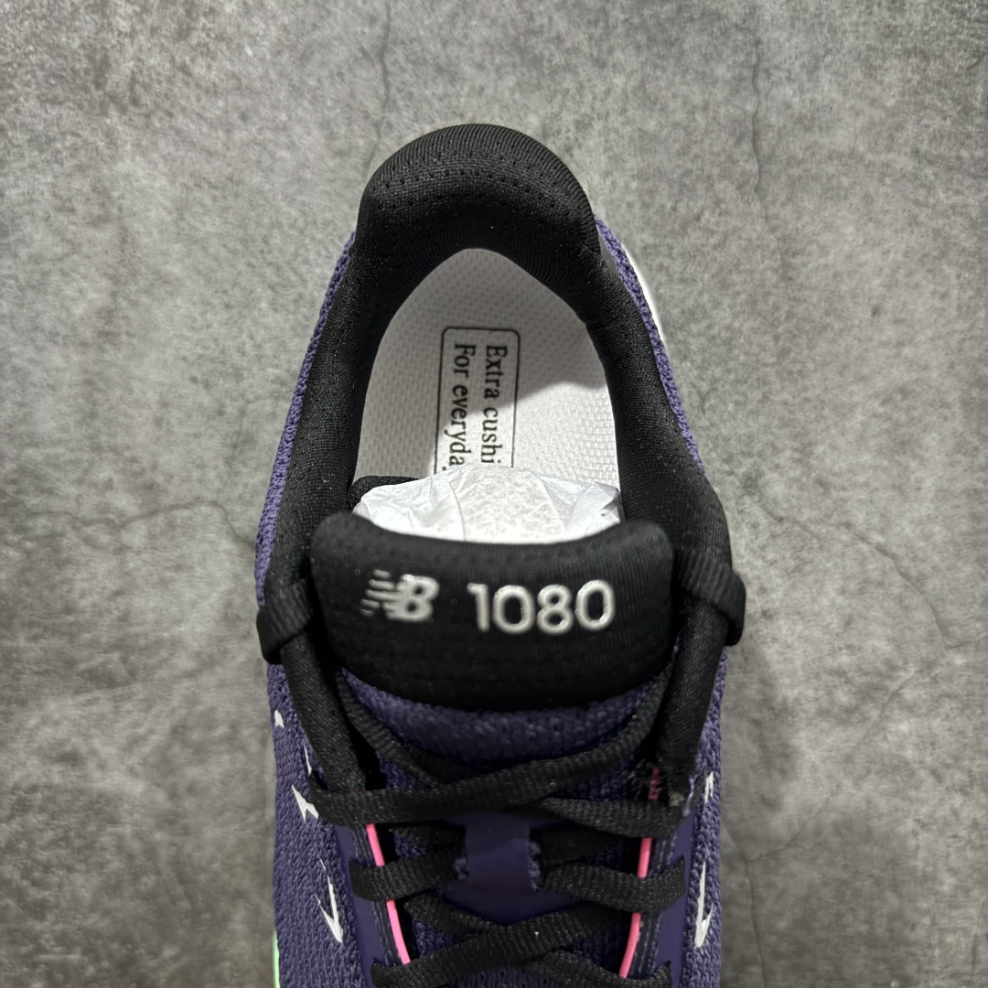 图片[8]-【Goat纯原】New Balance Fresh Foam X NB1080V6 新百伦系列低帮轻量化厚底健身休闲运动慢跑鞋 全新出货 真正超临界大底 提前原版开发 细节做工材料脚感与原版相差无几 近赏｜无论是日常慢跑，还是City Walk，它都可轻松应对提起今年最流行的事情，想必在你所在的城市来一段City Walk，是很多潮男潮女都会做的吧。当时间来到十月，一年中最舒服的时光，无论是慢跑也好，还是City Walk，今天推荐的这双鞋，都可以轻松应对。那就是可以带给你久违的松弛感、治愈你柔软的需要的New Balance Fresh Foam X1080v15。作为New Balance经典跑鞋系列，1080系列可以说凝聚了品牌历来前沿科技与制造匠心。今年的v13版本可谓再度革新。在舒适体验、运动性能以及造型风格三个维度上做到了有机交融。舒适体验一直是1080跑鞋系列带给我们最大的直观感受，加上本就带有严肃跑鞋基因，在今年全新材料配方的Fresh FoamX中底泡棉上则有了不一样的缓震性能，重新定义“踩屎感”。可再生柔软针织鞋面使用可追溯的Repreve再生鞋面材料，柔软透气的鞋面提供绵密的贴合与包裹感，轻量分区橡胶大底分区外底橡胶采用新材料，改进纹路设计，增加前掌外底硬度，提升滚动反馈和传动效率。 尺码：36 36.5 37 38 39.5 40 40.5 41.5 42 42.5 43 44 44.5 45-选品中心