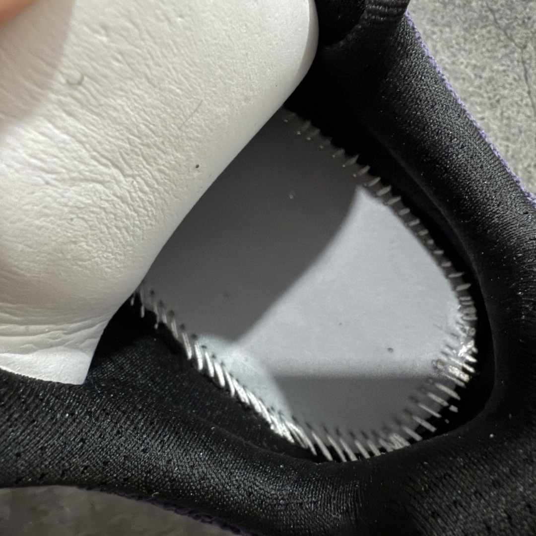 图片[9]-【Goat纯原】New Balance Fresh Foam X NB1080V6 新百伦系列低帮轻量化厚底健身休闲运动慢跑鞋 全新出货 真正超临界大底 提前原版开发 细节做工材料脚感与原版相差无几 近赏｜无论是日常慢跑，还是City Walk，它都可轻松应对提起今年最流行的事情，想必在你所在的城市来一段City Walk，是很多潮男潮女都会做的吧。当时间来到十月，一年中最舒服的时光，无论是慢跑也好，还是City Walk，今天推荐的这双鞋，都可以轻松应对。那就是可以带给你久违的松弛感、治愈你柔软的需要的New Balance Fresh Foam X1080v15。作为New Balance经典跑鞋系列，1080系列可以说凝聚了品牌历来前沿科技与制造匠心。今年的v13版本可谓再度革新。在舒适体验、运动性能以及造型风格三个维度上做到了有机交融。舒适体验一直是1080跑鞋系列带给我们最大的直观感受，加上本就带有严肃跑鞋基因，在今年全新材料配方的Fresh FoamX中底泡棉上则有了不一样的缓震性能，重新定义“踩屎感”。可再生柔软针织鞋面使用可追溯的Repreve再生鞋面材料，柔软透气的鞋面提供绵密的贴合与包裹感，轻量分区橡胶大底分区外底橡胶采用新材料，改进纹路设计，增加前掌外底硬度，提升滚动反馈和传动效率。 尺码：36 36.5 37 38 39.5 40 40.5 41.5 42 42.5 43 44 44.5 45-选品中心