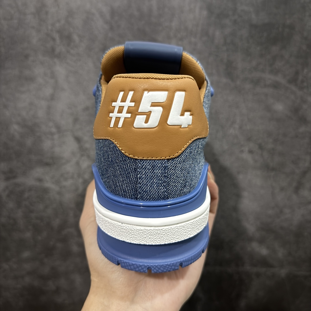 图片[4]-【天花板/Goat版】 市场最强版 没有之一的存在💪🏻 Louis Vuitton LV Trainer 系列全新版上架 手里有正品的可以对比下🆚懂货的看细节‼️ 此版品质是市场从未达到的新高度！ 整体版型 皮料 牛仔布的色差 压花纹路清晰度 后跟版型等等 都可以自行对比[机智]吊打市场所有货，怒甩十条街的那种，直接来正品对比图🆚，欢迎拿市场各大工厂的货来对比！ 尺码：35-45码-选品中心