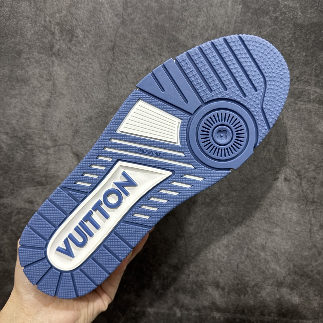 图片[9]-【天花板/Goat版】 市场最强版 没有之一的存在💪🏻 Louis Vuitton LV Trainer 系列全新版上架 手里有正品的可以对比下🆚懂货的看细节‼️ 此版品质是市场从未达到的新高度！ 整体版型 皮料 牛仔布的色差 压花纹路清晰度 后跟版型等等 都可以自行对比[机智]吊打市场所有货，怒甩十条街的那种，直接来正品对比图🆚，欢迎拿市场各大工厂的货来对比！ 尺码：35-45码-选品中心