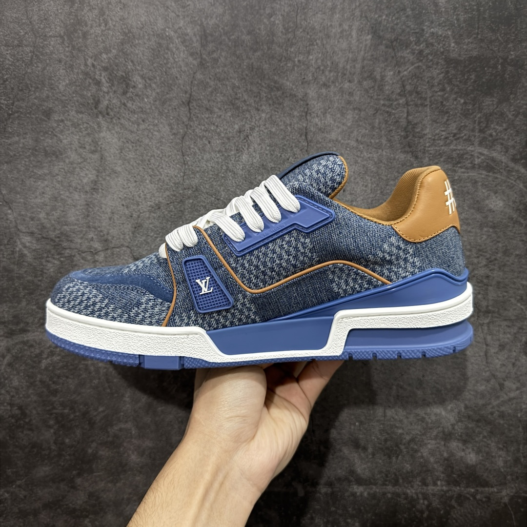 图片[2]-【天花板/Goat版】 市场最强版 没有之一的存在💪🏻 Louis Vuitton LV Trainer 系列全新版上架 手里有正品的可以对比下🆚懂货的看细节‼️ 此版品质是市场从未达到的新高度！ 整体版型 皮料 牛仔布的色差 压花纹路清晰度 后跟版型等等 都可以自行对比[机智]吊打市场所有货，怒甩十条街的那种，直接来正品对比图🆚，欢迎拿市场各大工厂的货来对比！ 尺码：35-45码-选品中心