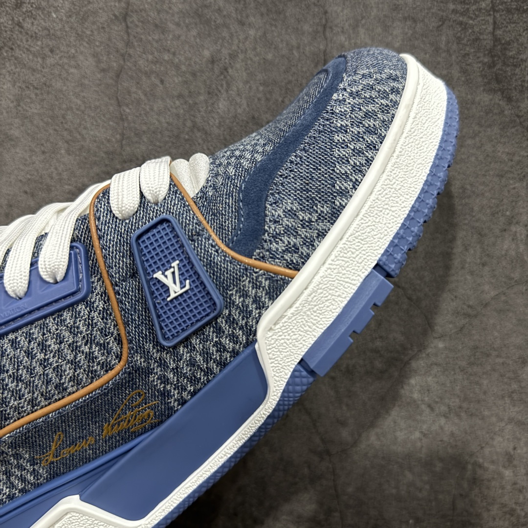 图片[6]-【天花板/Goat版】 市场最强版 没有之一的存在💪🏻 Louis Vuitton LV Trainer 系列全新版上架 手里有正品的可以对比下🆚懂货的看细节‼️ 此版品质是市场从未达到的新高度！ 整体版型 皮料 牛仔布的色差 压花纹路清晰度 后跟版型等等 都可以自行对比[机智]吊打市场所有货，怒甩十条街的那种，直接来正品对比图🆚，欢迎拿市场各大工厂的货来对比！ 尺码：35-45码-选品中心