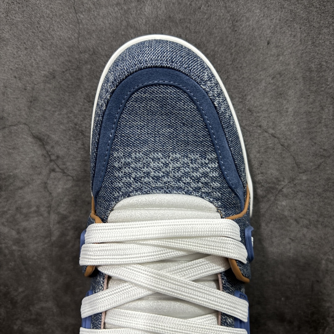 图片[5]-【天花板/Goat版】 市场最强版 没有之一的存在💪🏻 Louis Vuitton LV Trainer 系列全新版上架 手里有正品的可以对比下🆚懂货的看细节‼️ 此版品质是市场从未达到的新高度！ 整体版型 皮料 牛仔布的色差 压花纹路清晰度 后跟版型等等 都可以自行对比[机智]吊打市场所有货，怒甩十条街的那种，直接来正品对比图🆚，欢迎拿市场各大工厂的货来对比！ 尺码：35-45码-选品中心