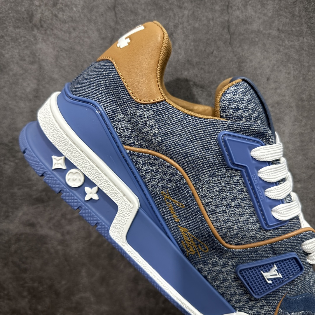 图片[7]-【天花板/Goat版】 市场最强版 没有之一的存在💪🏻 Louis Vuitton LV Trainer 系列全新版上架 手里有正品的可以对比下🆚懂货的看细节‼️ 此版品质是市场从未达到的新高度！ 整体版型 皮料 牛仔布的色差 压花纹路清晰度 后跟版型等等 都可以自行对比[机智]吊打市场所有货，怒甩十条街的那种，直接来正品对比图🆚，欢迎拿市场各大工厂的货来对比！ 尺码：35-45码-选品中心