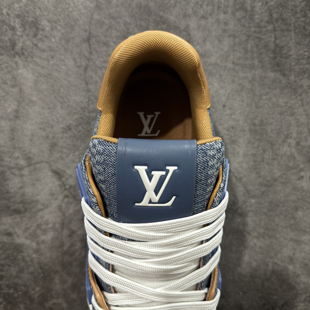 图片[8]-【天花板/Goat版】 市场最强版 没有之一的存在💪🏻 Louis Vuitton LV Trainer 系列全新版上架 手里有正品的可以对比下🆚懂货的看细节‼️ 此版品质是市场从未达到的新高度！ 整体版型 皮料 牛仔布的色差 压花纹路清晰度 后跟版型等等 都可以自行对比[机智]吊打市场所有货，怒甩十条街的那种，直接来正品对比图🆚，欢迎拿市场各大工厂的货来对比！ 尺码：35-45码-选品中心