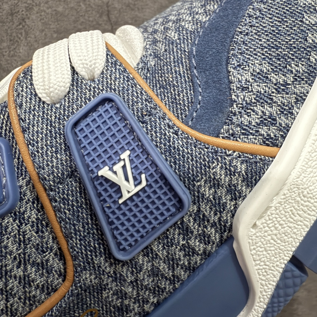 图片[5]-【天花板/Goat版】 市场最强版 没有之一的存在💪🏻 Louis Vuitton LV Trainer 系列全新版上架 手里有正品的可以对比下🆚懂货的看细节‼️ 此版品质是市场从未达到的新高度！ 整体版型 皮料 牛仔布的色差 压花纹路清晰度 后跟版型等等 都可以自行对比[机智]吊打市场所有货，怒甩十条街的那种，直接来正品对比图🆚，欢迎拿市场各大工厂的货来对比！ 尺码：35-45码-选品中心