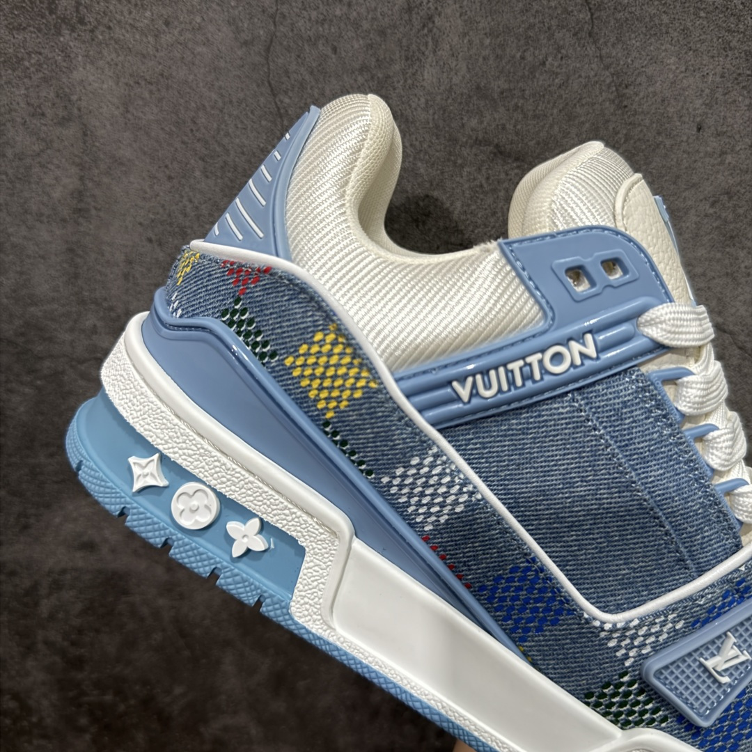 图片[7]-【天花板/Goat版】 市场最强版 没有之一的存在💪🏻 Louis Vuitton LV Trainer 系列全新版上架 手里有正品的可以对比下🆚懂货的看细节‼️ 此版品质是市场从未达到的新高度！ 整体版型 皮料 牛仔布的色差 压花纹路清晰度 后跟版型等等 都可以自行对比[机智]吊打市场所有货，怒甩十条街的那种，直接来正品对比图🆚，欢迎拿市场各大工厂的货来对比！ 尺码：35-45码-选品中心