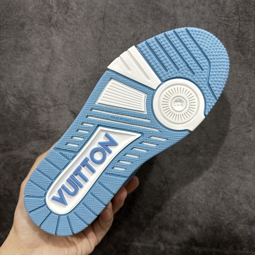 图片[9]-【天花板/Goat版】 市场最强版 没有之一的存在💪🏻 Louis Vuitton LV Trainer 系列全新版上架 手里有正品的可以对比下🆚懂货的看细节‼️ 此版品质是市场从未达到的新高度！ 整体版型 皮料 牛仔布的色差 压花纹路清晰度 后跟版型等等 都可以自行对比[机智]吊打市场所有货，怒甩十条街的那种，直接来正品对比图🆚，欢迎拿市场各大工厂的货来对比！ 尺码：35-45码-选品中心