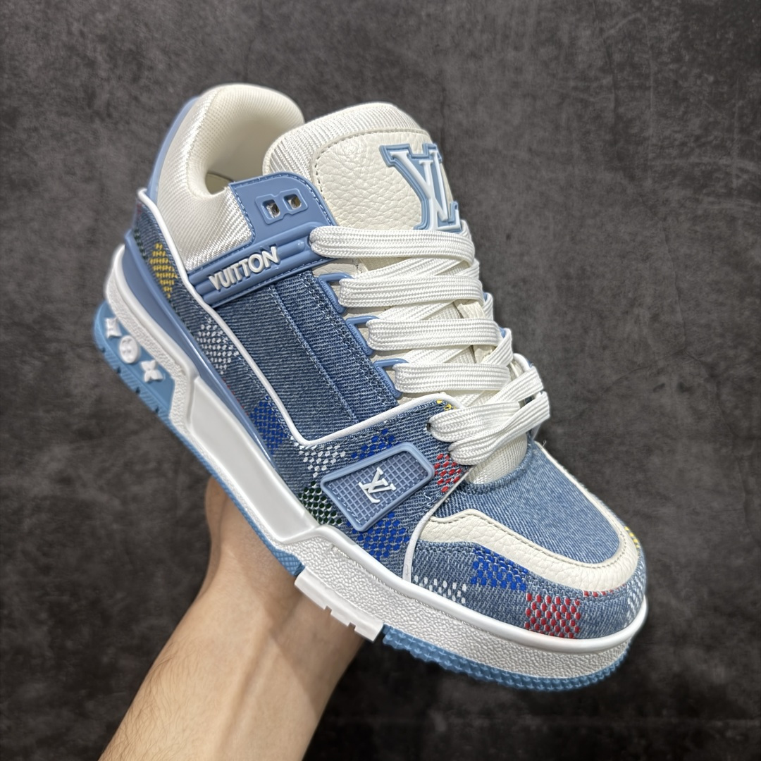 图片[3]-【天花板/Goat版】 市场最强版 没有之一的存在💪🏻 Louis Vuitton LV Trainer 系列全新版上架 手里有正品的可以对比下🆚懂货的看细节‼️ 此版品质是市场从未达到的新高度！ 整体版型 皮料 牛仔布的色差 压花纹路清晰度 后跟版型等等 都可以自行对比[机智]吊打市场所有货，怒甩十条街的那种，直接来正品对比图🆚，欢迎拿市场各大工厂的货来对比！ 尺码：35-45码-选品中心