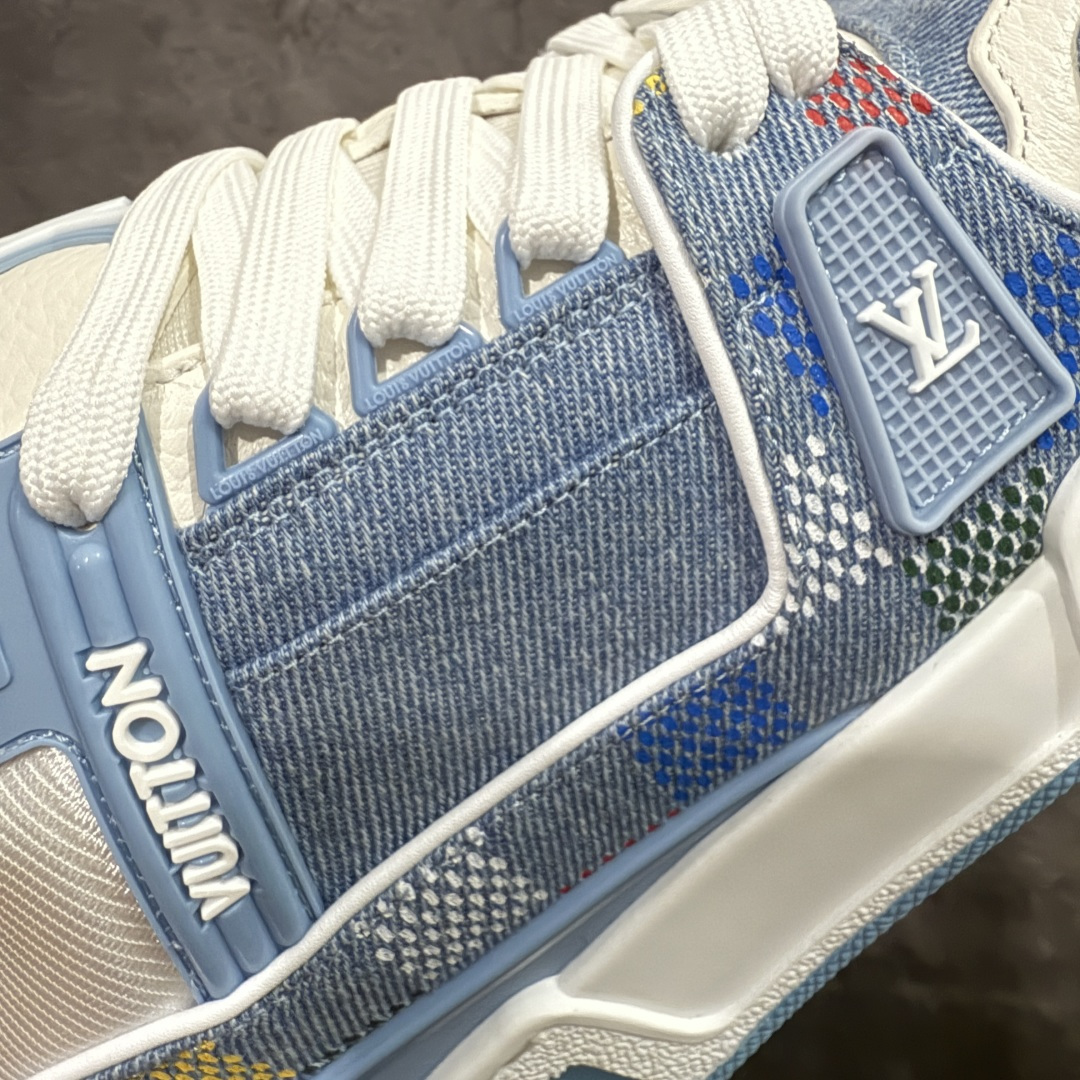 图片[4]-【天花板/Goat版】 市场最强版 没有之一的存在💪🏻 Louis Vuitton LV Trainer 系列全新版上架 手里有正品的可以对比下🆚懂货的看细节‼️ 此版品质是市场从未达到的新高度！ 整体版型 皮料 牛仔布的色差 压花纹路清晰度 后跟版型等等 都可以自行对比[机智]吊打市场所有货，怒甩十条街的那种，直接来正品对比图🆚，欢迎拿市场各大工厂的货来对比！ 尺码：35-45码-选品中心