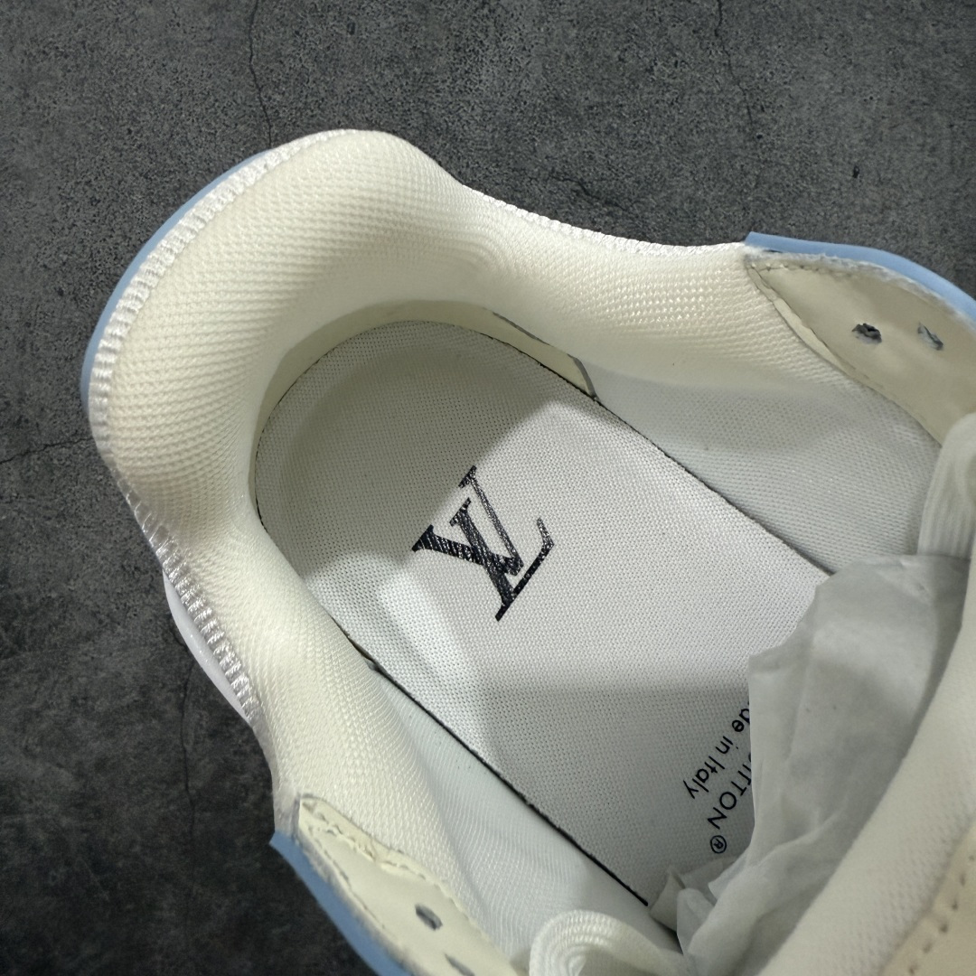 图片[8]-【天花板/Goat版】 市场最强版 没有之一的存在💪🏻 Louis Vuitton LV Trainer 系列全新版上架 手里有正品的可以对比下🆚懂货的看细节‼️ 此版品质是市场从未达到的新高度！ 整体版型 皮料 牛仔布的色差 压花纹路清晰度 后跟版型等等 都可以自行对比[机智]吊打市场所有货，怒甩十条街的那种，直接来正品对比图🆚，欢迎拿市场各大工厂的货来对比！ 尺码：35-45码-选品中心