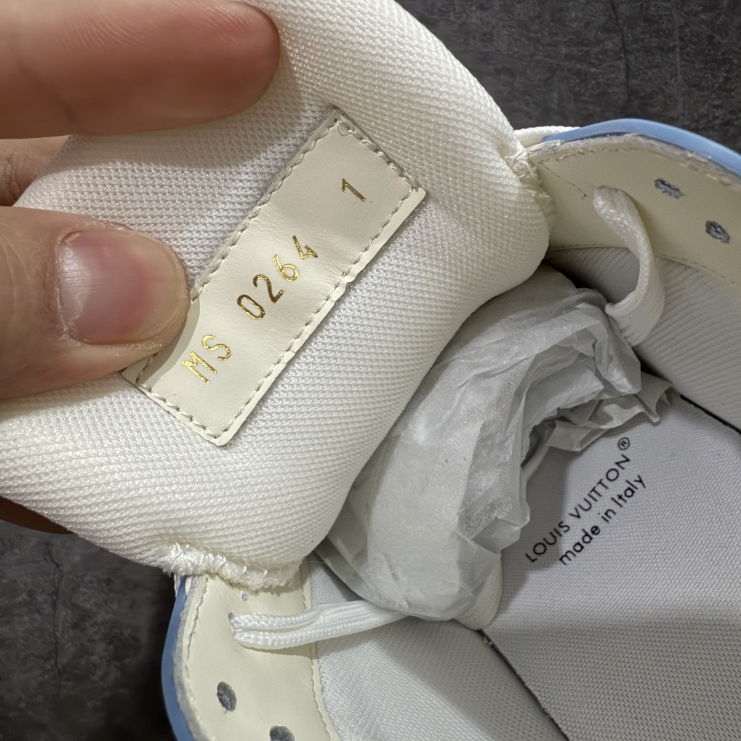 图片[7]-【天花板/Goat版】 市场最强版 没有之一的存在💪🏻 Louis Vuitton LV Trainer 系列全新版上架 手里有正品的可以对比下🆚懂货的看细节‼️ 此版品质是市场从未达到的新高度！ 整体版型 皮料 牛仔布的色差 压花纹路清晰度 后跟版型等等 都可以自行对比[机智]吊打市场所有货，怒甩十条街的那种，直接来正品对比图🆚，欢迎拿市场各大工厂的货来对比！ 尺码：35-45码-选品中心