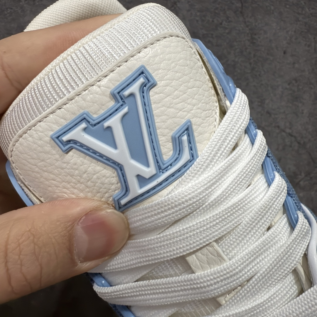 图片[6]-【天花板/Goat版】 市场最强版 没有之一的存在💪🏻 Louis Vuitton LV Trainer 系列全新版上架 手里有正品的可以对比下🆚懂货的看细节‼️ 此版品质是市场从未达到的新高度！ 整体版型 皮料 牛仔布的色差 压花纹路清晰度 后跟版型等等 都可以自行对比[机智]吊打市场所有货，怒甩十条街的那种，直接来正品对比图🆚，欢迎拿市场各大工厂的货来对比！ 尺码：35-45码-选品中心