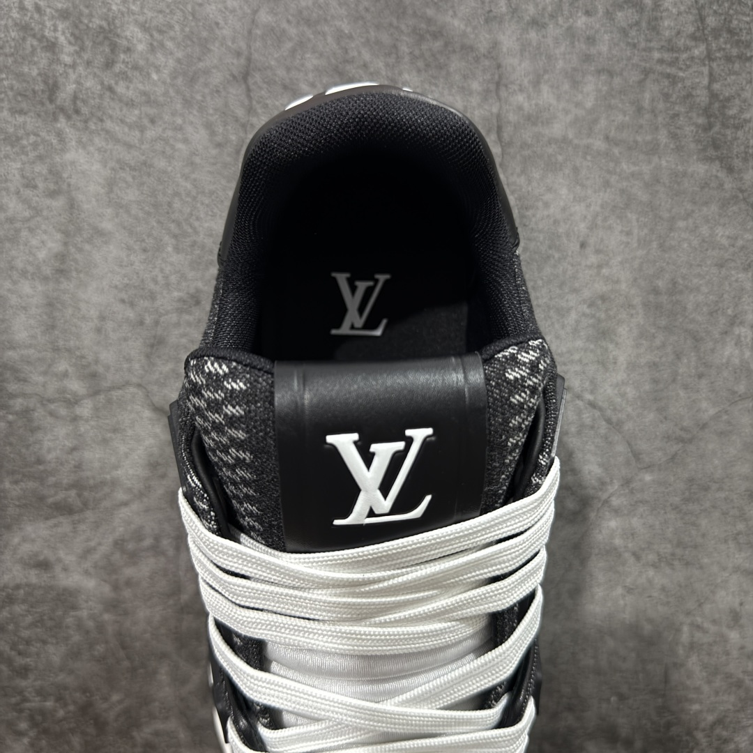 图片[8]-【天花板/Goat版】 市场最强版 没有之一的存在💪🏻 Louis Vuitton LV Trainer 系列全新版上架 手里有正品的可以对比下🆚懂货的看细节‼️ 此版品质是市场从未达到的新高度！ 整体版型 皮料 牛仔布的色差 压花纹路清晰度 后跟版型等等 都可以自行对比[机智]吊打市场所有货，怒甩十条街的那种，直接来正品对比图🆚，欢迎拿市场各大工厂的货来对比！ 尺码：35-45码-选品中心