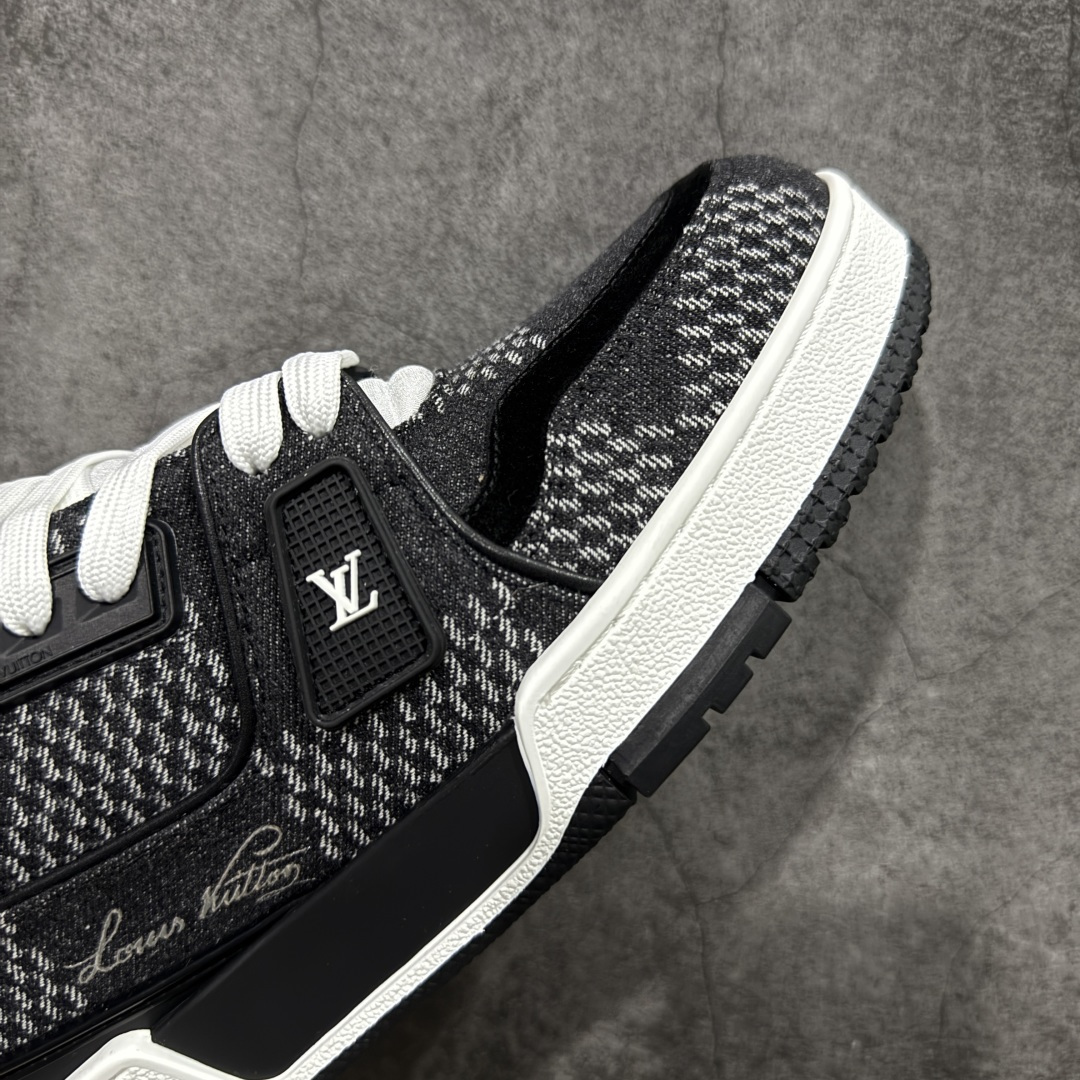 图片[6]-【天花板/Goat版】 市场最强版 没有之一的存在💪🏻 Louis Vuitton LV Trainer 系列全新版上架 手里有正品的可以对比下🆚懂货的看细节‼️ 此版品质是市场从未达到的新高度！ 整体版型 皮料 牛仔布的色差 压花纹路清晰度 后跟版型等等 都可以自行对比[机智]吊打市场所有货，怒甩十条街的那种，直接来正品对比图🆚，欢迎拿市场各大工厂的货来对比！ 尺码：35-45码-选品中心