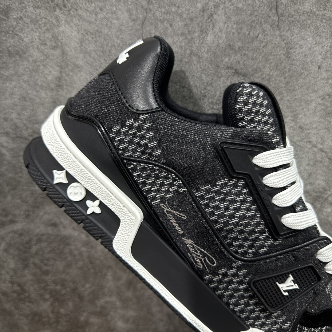 图片[7]-【天花板/Goat版】 市场最强版 没有之一的存在💪🏻 Louis Vuitton LV Trainer 系列全新版上架 手里有正品的可以对比下🆚懂货的看细节‼️ 此版品质是市场从未达到的新高度！ 整体版型 皮料 牛仔布的色差 压花纹路清晰度 后跟版型等等 都可以自行对比[机智]吊打市场所有货，怒甩十条街的那种，直接来正品对比图🆚，欢迎拿市场各大工厂的货来对比！ 尺码：35-45码-选品中心