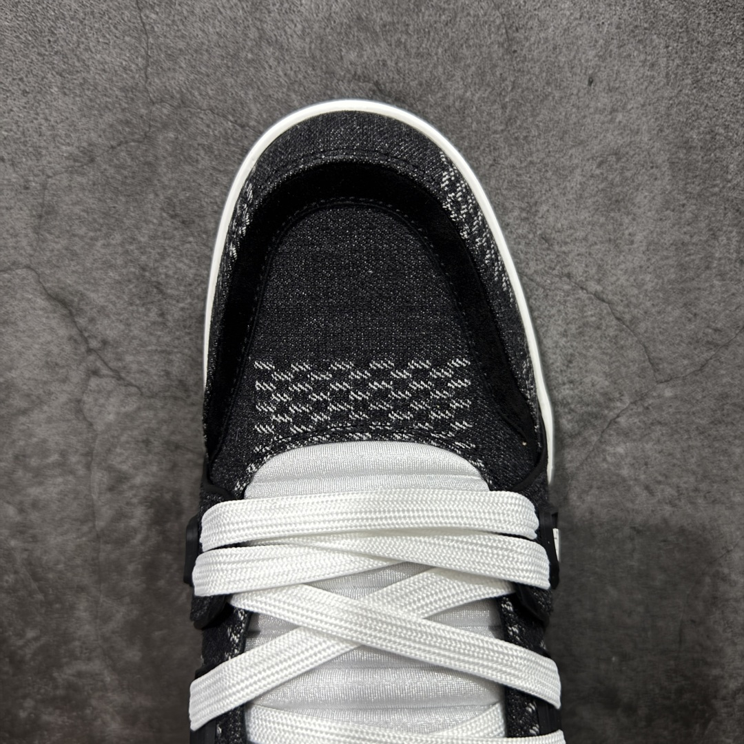 图片[5]-【天花板/Goat版】 市场最强版 没有之一的存在💪🏻 Louis Vuitton LV Trainer 系列全新版上架 手里有正品的可以对比下🆚懂货的看细节‼️ 此版品质是市场从未达到的新高度！ 整体版型 皮料 牛仔布的色差 压花纹路清晰度 后跟版型等等 都可以自行对比[机智]吊打市场所有货，怒甩十条街的那种，直接来正品对比图🆚，欢迎拿市场各大工厂的货来对比！ 尺码：35-45码-选品中心