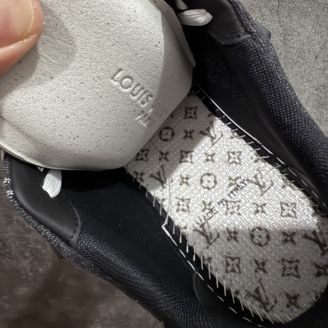 图片[9]-【天花板/Goat版】 市场最强版 没有之一的存在💪🏻 Louis Vuitton LV Trainer 系列全新版上架 手里有正品的可以对比下🆚懂货的看细节‼️ 此版品质是市场从未达到的新高度！ 整体版型 皮料 牛仔布的色差 压花纹路清晰度 后跟版型等等 都可以自行对比[机智]吊打市场所有货，怒甩十条街的那种，直接来正品对比图🆚，欢迎拿市场各大工厂的货来对比！ 尺码：35-45码-选品中心