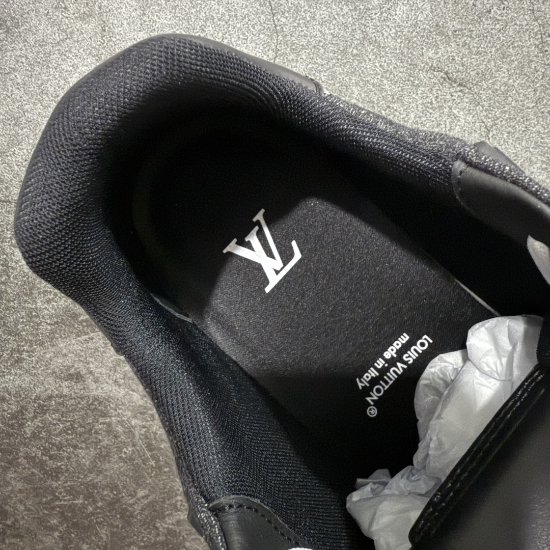 图片[8]-【天花板/Goat版】 市场最强版 没有之一的存在💪🏻 Louis Vuitton LV Trainer 系列全新版上架 手里有正品的可以对比下🆚懂货的看细节‼️ 此版品质是市场从未达到的新高度！ 整体版型 皮料 牛仔布的色差 压花纹路清晰度 后跟版型等等 都可以自行对比[机智]吊打市场所有货，怒甩十条街的那种，直接来正品对比图🆚，欢迎拿市场各大工厂的货来对比！ 尺码：35-45码-选品中心