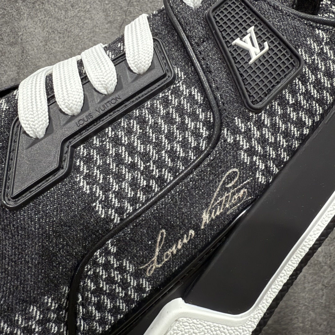 图片[4]-【天花板/Goat版】 市场最强版 没有之一的存在💪🏻 Louis Vuitton LV Trainer 系列全新版上架 手里有正品的可以对比下🆚懂货的看细节‼️ 此版品质是市场从未达到的新高度！ 整体版型 皮料 牛仔布的色差 压花纹路清晰度 后跟版型等等 都可以自行对比[机智]吊打市场所有货，怒甩十条街的那种，直接来正品对比图🆚，欢迎拿市场各大工厂的货来对比！ 尺码：35-45码-选品中心