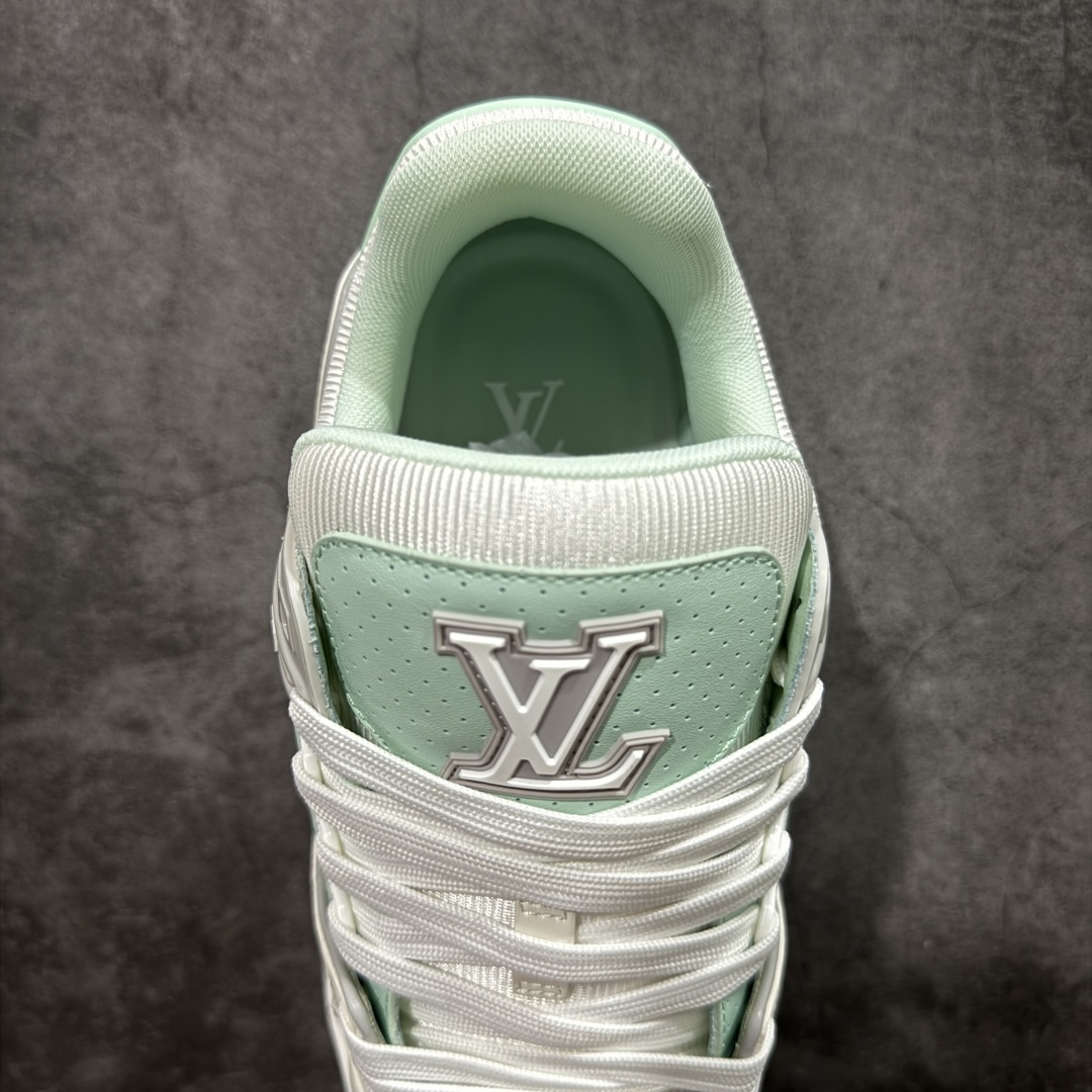 图片[8]-【天花板/Goat版】 市场最强版 没有之一的存在💪🏻 Louis Vuitton LV Trainer 系列全新版上架 手里有正品的可以对比下🆚懂货的看细节‼️ 此版品质是市场从未达到的新高度！ 整体版型 皮料 牛仔布的色差 压花纹路清晰度 后跟版型等等 都可以自行对比[机智]吊打市场所有货，怒甩十条街的那种，直接来正品对比图🆚，欢迎拿市场各大工厂的货来对比！ 尺码：35-45码-选品中心