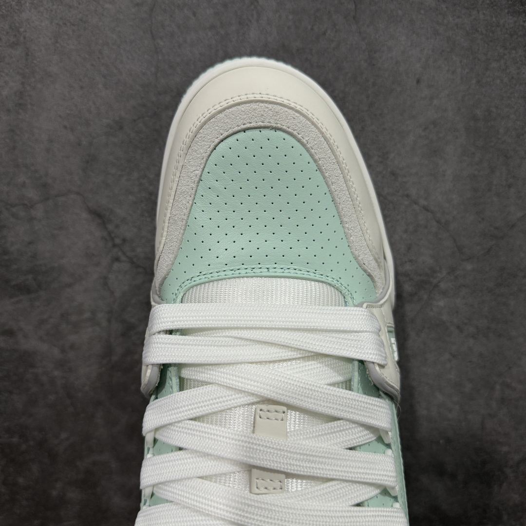 图片[5]-【天花板/Goat版】 市场最强版 没有之一的存在💪🏻 Louis Vuitton LV Trainer 系列全新版上架 手里有正品的可以对比下🆚懂货的看细节‼️ 此版品质是市场从未达到的新高度！ 整体版型 皮料 牛仔布的色差 压花纹路清晰度 后跟版型等等 都可以自行对比[机智]吊打市场所有货，怒甩十条街的那种，直接来正品对比图🆚，欢迎拿市场各大工厂的货来对比！ 尺码：35-45码-选品中心