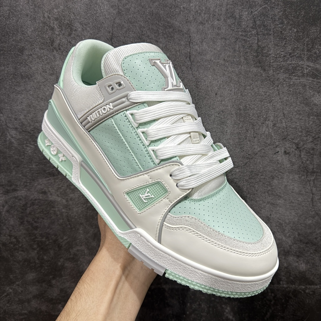 图片[3]-【天花板/Goat版】 市场最强版 没有之一的存在💪🏻 Louis Vuitton LV Trainer 系列全新版上架 手里有正品的可以对比下🆚懂货的看细节‼️ 此版品质是市场从未达到的新高度！ 整体版型 皮料 牛仔布的色差 压花纹路清晰度 后跟版型等等 都可以自行对比[机智]吊打市场所有货，怒甩十条街的那种，直接来正品对比图🆚，欢迎拿市场各大工厂的货来对比！ 尺码：35-45码-选品中心