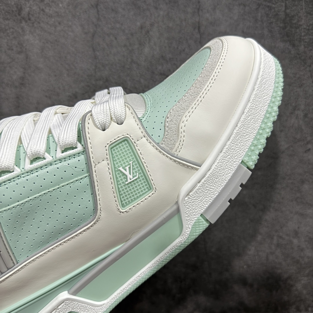 图片[6]-【天花板/Goat版】 市场最强版 没有之一的存在💪🏻 Louis Vuitton LV Trainer 系列全新版上架 手里有正品的可以对比下🆚懂货的看细节‼️ 此版品质是市场从未达到的新高度！ 整体版型 皮料 牛仔布的色差 压花纹路清晰度 后跟版型等等 都可以自行对比[机智]吊打市场所有货，怒甩十条街的那种，直接来正品对比图🆚，欢迎拿市场各大工厂的货来对比！ 尺码：35-45码-选品中心