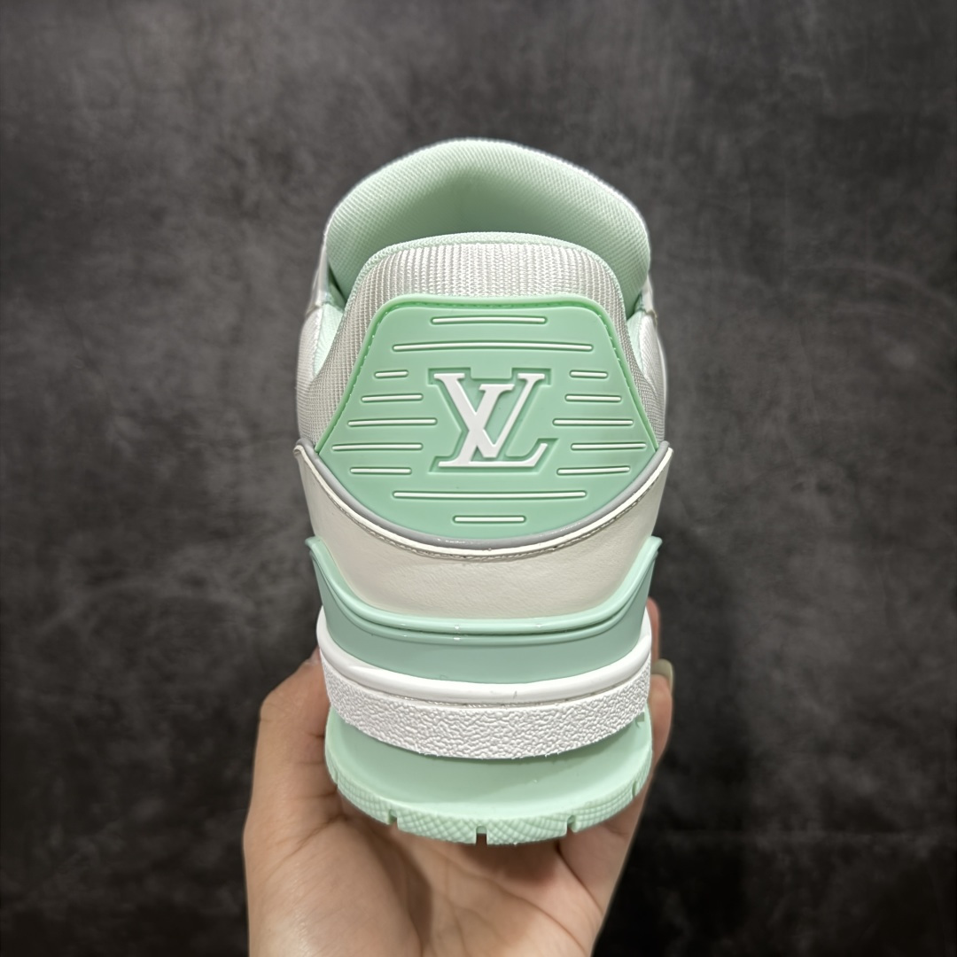 图片[4]-【天花板/Goat版】 市场最强版 没有之一的存在💪🏻 Louis Vuitton LV Trainer 系列全新版上架 手里有正品的可以对比下🆚懂货的看细节‼️ 此版品质是市场从未达到的新高度！ 整体版型 皮料 牛仔布的色差 压花纹路清晰度 后跟版型等等 都可以自行对比[机智]吊打市场所有货，怒甩十条街的那种，直接来正品对比图🆚，欢迎拿市场各大工厂的货来对比！ 尺码：35-45码-选品中心