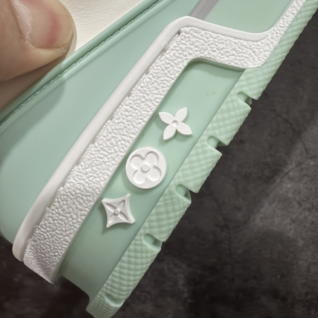 图片[3]-【天花板/Goat版】 市场最强版 没有之一的存在💪🏻 Louis Vuitton LV Trainer 系列全新版上架 手里有正品的可以对比下🆚懂货的看细节‼️ 此版品质是市场从未达到的新高度！ 整体版型 皮料 牛仔布的色差 压花纹路清晰度 后跟版型等等 都可以自行对比[机智]吊打市场所有货，怒甩十条街的那种，直接来正品对比图🆚，欢迎拿市场各大工厂的货来对比！ 尺码：35-45码-选品中心