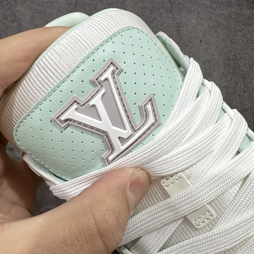 图片[6]-【天花板/Goat版】 市场最强版 没有之一的存在💪🏻 Louis Vuitton LV Trainer 系列全新版上架 手里有正品的可以对比下🆚懂货的看细节‼️ 此版品质是市场从未达到的新高度！ 整体版型 皮料 牛仔布的色差 压花纹路清晰度 后跟版型等等 都可以自行对比[机智]吊打市场所有货，怒甩十条街的那种，直接来正品对比图🆚，欢迎拿市场各大工厂的货来对比！ 尺码：35-45码-选品中心