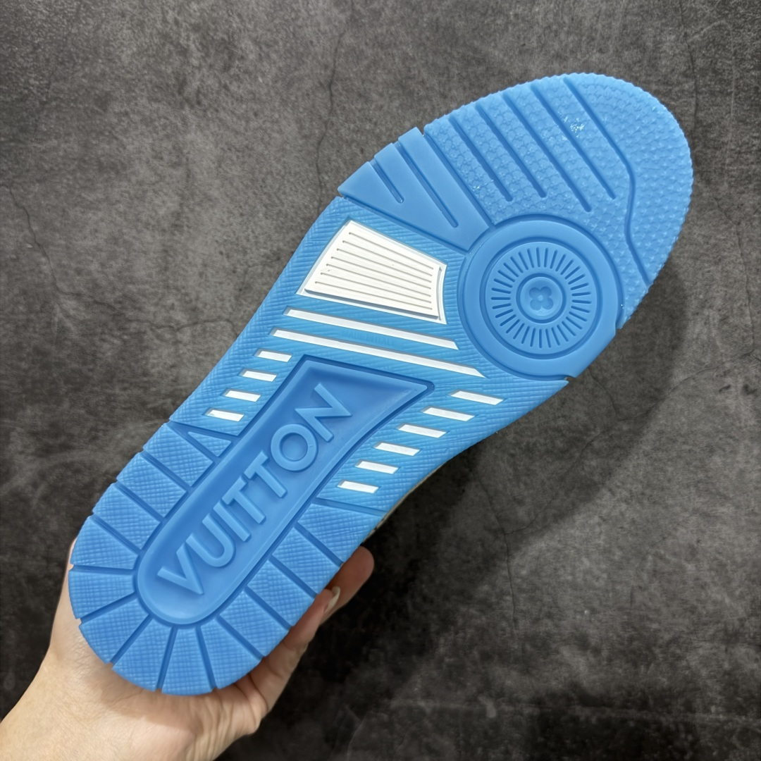 图片[9]-【天花板/Goat版】 市场最强版 没有之一的存在💪🏻 Louis Vuitton LV Trainer 系列全新版上架 手里有正品的可以对比下🆚懂货的看细节‼️ 此版品质是市场从未达到的新高度！ 整体版型 皮料 牛仔布的色差 压花纹路清晰度 后跟版型等等 都可以自行对比[机智]吊打市场所有货，怒甩十条街的那种，直接来正品对比图🆚，欢迎拿市场各大工厂的货来对比！ 尺码：35-45码-选品中心