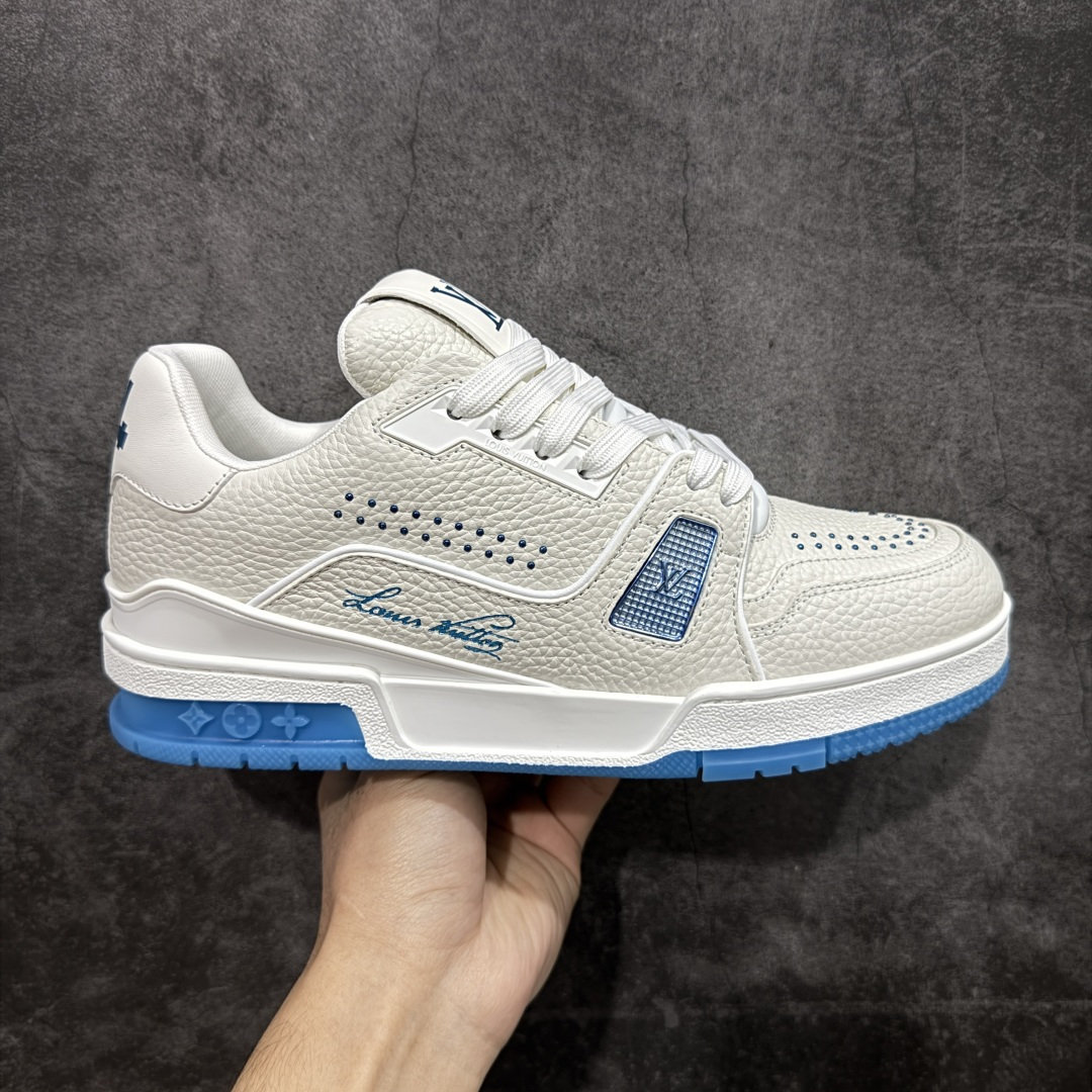 【天花板/Goat版】 市场最强版 没有之一的存在💪🏻 Louis Vuitton LV Trainer 系列全新版上架 手里有正品的可以对比下🆚懂货的看细节‼️ 此版品质是市场从未达到的新高度！ 整体版型 皮料 牛仔布的色差 压花纹路清晰度 后跟版型等等 都可以自行对比[机智]吊打市场所有货，怒甩十条街的那种，直接来正品对比图🆚，欢迎拿市场各大工厂的货来对比！ 尺码：35-45码-选品中心