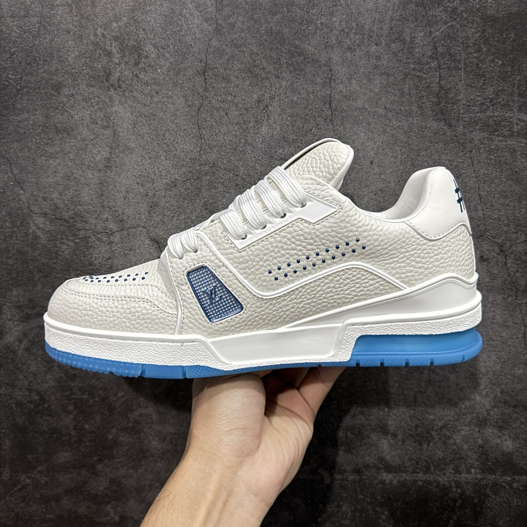 图片[2]-【天花板/Goat版】 市场最强版 没有之一的存在💪🏻 Louis Vuitton LV Trainer 系列全新版上架 手里有正品的可以对比下🆚懂货的看细节‼️ 此版品质是市场从未达到的新高度！ 整体版型 皮料 牛仔布的色差 压花纹路清晰度 后跟版型等等 都可以自行对比[机智]吊打市场所有货，怒甩十条街的那种，直接来正品对比图🆚，欢迎拿市场各大工厂的货来对比！ 尺码：35-45码-选品中心