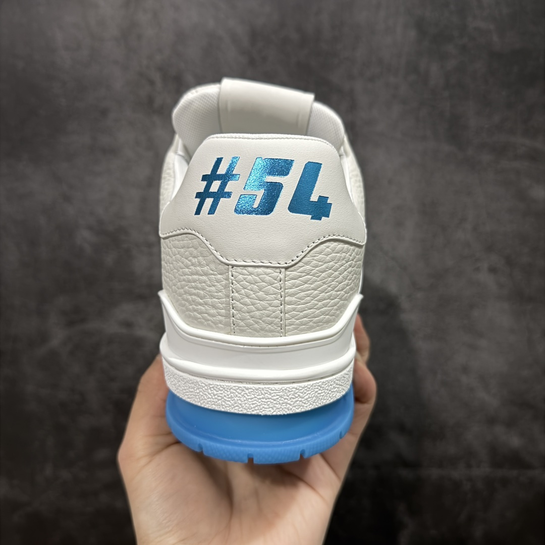 图片[4]-【天花板/Goat版】 市场最强版 没有之一的存在💪🏻 Louis Vuitton LV Trainer 系列全新版上架 手里有正品的可以对比下🆚懂货的看细节‼️ 此版品质是市场从未达到的新高度！ 整体版型 皮料 牛仔布的色差 压花纹路清晰度 后跟版型等等 都可以自行对比[机智]吊打市场所有货，怒甩十条街的那种，直接来正品对比图🆚，欢迎拿市场各大工厂的货来对比！ 尺码：35-45码-选品中心