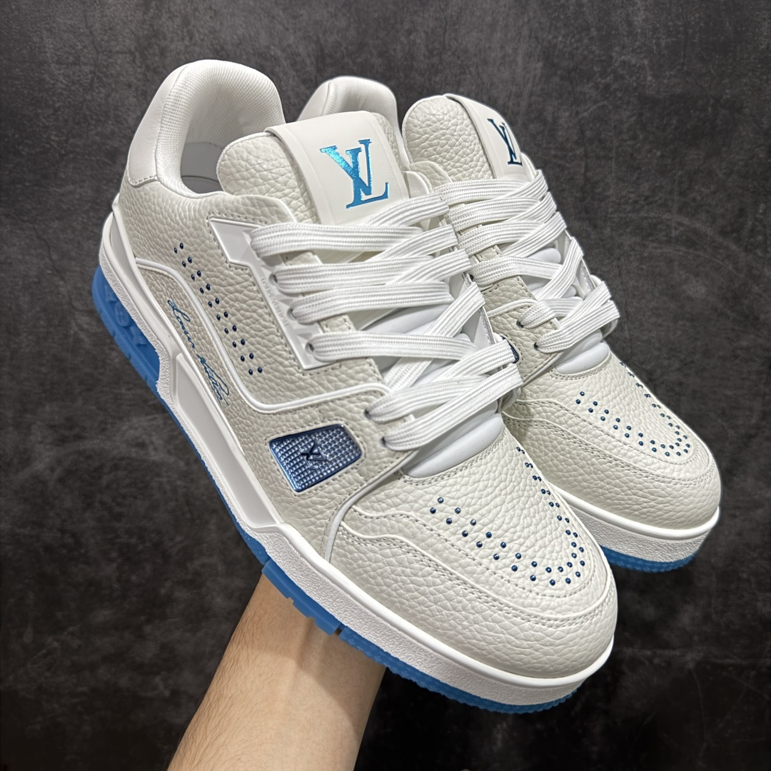 【天花板/Goat版】 市场最强版 没有之一的存在💪🏻 Louis Vuitton LV Trainer 系列全新版上架 手里有正品的可以对比下🆚懂货的看细节‼️ 此版品质是市场从未达到的新高度！ 整体版型 皮料 牛仔布的色差 压花纹路清晰度 后跟版型等等 都可以自行对比[机智]吊打市场所有货，怒甩十条街的那种，直接来正品对比图🆚，欢迎拿市场各大工厂的货来对比！ 尺码：35-45码-选品中心