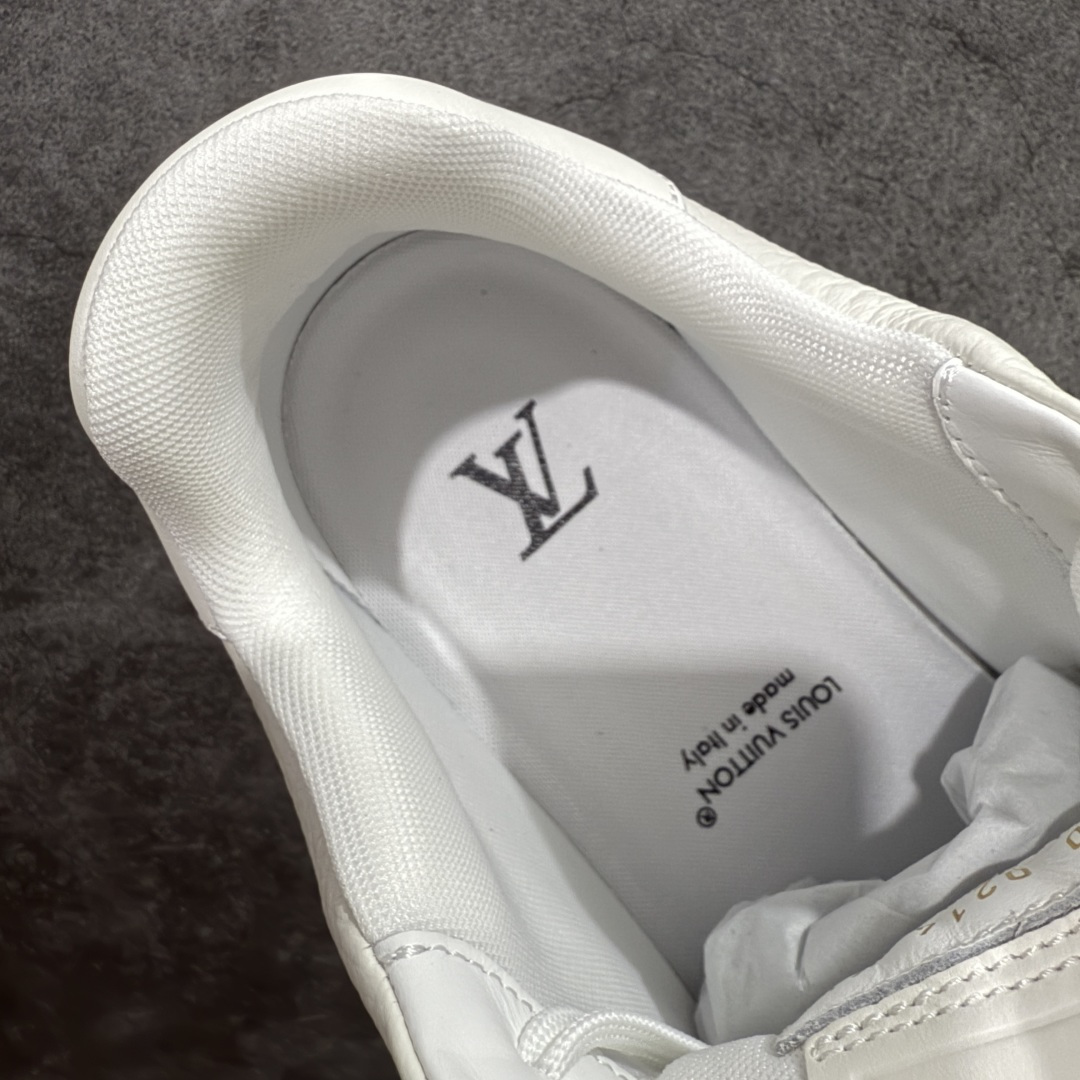 图片[8]-【天花板/Goat版】 市场最强版 没有之一的存在💪🏻 Louis Vuitton LV Trainer 系列全新版上架 手里有正品的可以对比下🆚懂货的看细节‼️ 此版品质是市场从未达到的新高度！ 整体版型 皮料 牛仔布的色差 压花纹路清晰度 后跟版型等等 都可以自行对比[机智]吊打市场所有货，怒甩十条街的那种，直接来正品对比图🆚，欢迎拿市场各大工厂的货来对比！ 尺码：35-45码-选品中心