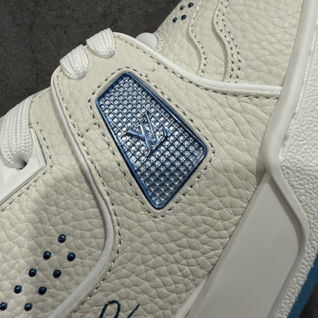 图片[4]-【天花板/Goat版】 市场最强版 没有之一的存在💪🏻 Louis Vuitton LV Trainer 系列全新版上架 手里有正品的可以对比下🆚懂货的看细节‼️ 此版品质是市场从未达到的新高度！ 整体版型 皮料 牛仔布的色差 压花纹路清晰度 后跟版型等等 都可以自行对比[机智]吊打市场所有货，怒甩十条街的那种，直接来正品对比图🆚，欢迎拿市场各大工厂的货来对比！ 尺码：35-45码-选品中心