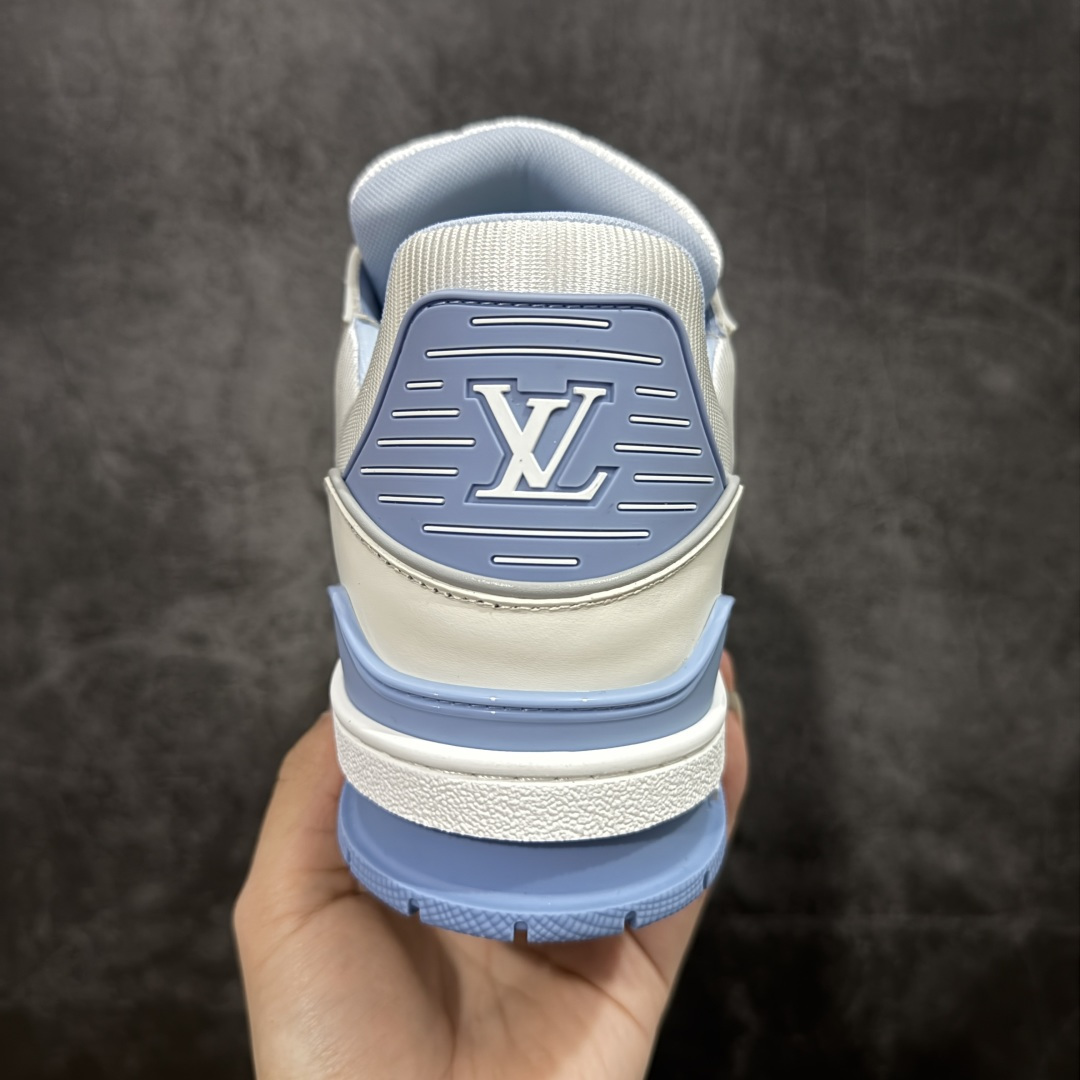 图片[4]-【天花板/Goat版】 市场最强版 没有之一的存在💪🏻 Louis Vuitton LV Trainer 系列全新版上架 手里有正品的可以对比下🆚懂货的看细节‼️ 此版品质是市场从未达到的新高度！ 整体版型 皮料 牛仔布的色差 压花纹路清晰度 后跟版型等等 都可以自行对比[机智]吊打市场所有货，怒甩十条街的那种，直接来正品对比图🆚，欢迎拿市场各大工厂的货来对比！ 尺码：35-45码-选品中心