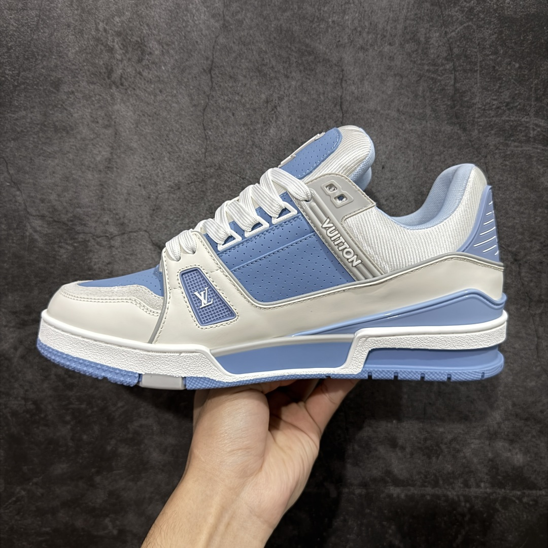 图片[2]-【天花板/Goat版】 市场最强版 没有之一的存在💪🏻 Louis Vuitton LV Trainer 系列全新版上架 手里有正品的可以对比下🆚懂货的看细节‼️ 此版品质是市场从未达到的新高度！ 整体版型 皮料 牛仔布的色差 压花纹路清晰度 后跟版型等等 都可以自行对比[机智]吊打市场所有货，怒甩十条街的那种，直接来正品对比图🆚，欢迎拿市场各大工厂的货来对比！ 尺码：35-45码-选品中心