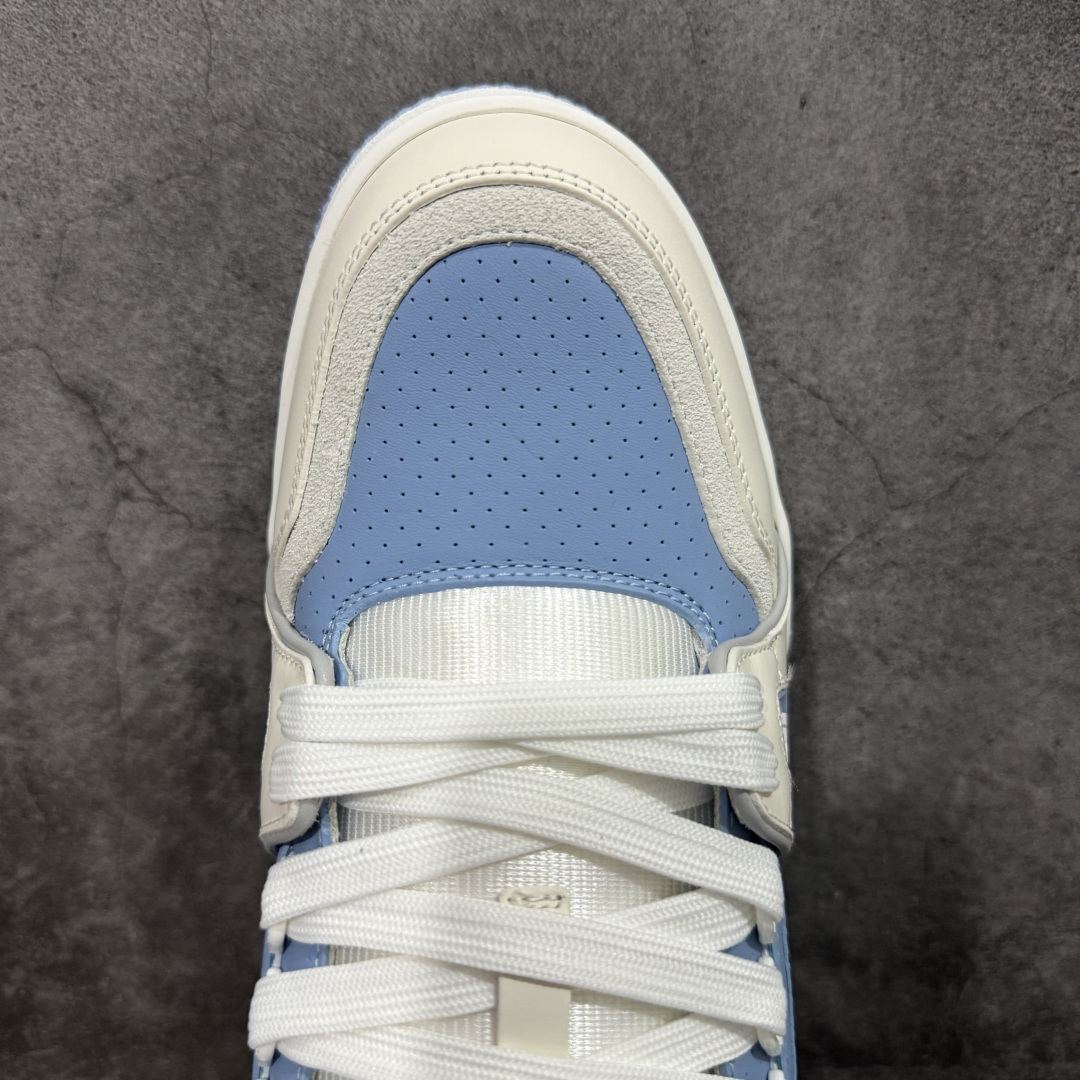 图片[5]-【天花板/Goat版】 市场最强版 没有之一的存在💪🏻 Louis Vuitton LV Trainer 系列全新版上架 手里有正品的可以对比下🆚懂货的看细节‼️ 此版品质是市场从未达到的新高度！ 整体版型 皮料 牛仔布的色差 压花纹路清晰度 后跟版型等等 都可以自行对比[机智]吊打市场所有货，怒甩十条街的那种，直接来正品对比图🆚，欢迎拿市场各大工厂的货来对比！ 尺码：35-45码-选品中心