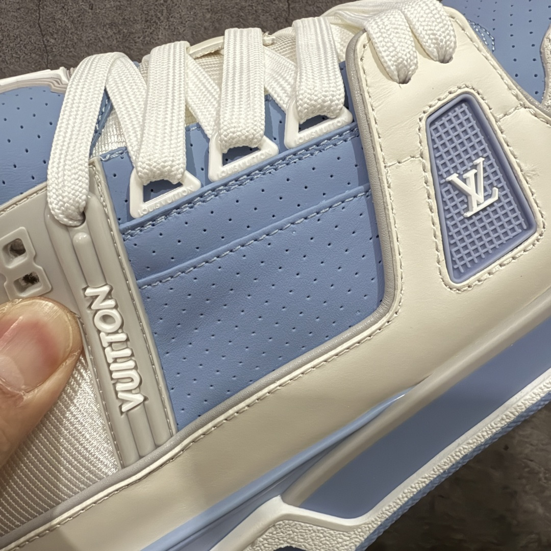 图片[4]-【天花板/Goat版】 市场最强版 没有之一的存在💪🏻 Louis Vuitton LV Trainer 系列全新版上架 手里有正品的可以对比下🆚懂货的看细节‼️ 此版品质是市场从未达到的新高度！ 整体版型 皮料 牛仔布的色差 压花纹路清晰度 后跟版型等等 都可以自行对比[机智]吊打市场所有货，怒甩十条街的那种，直接来正品对比图🆚，欢迎拿市场各大工厂的货来对比！ 尺码：35-45码-选品中心