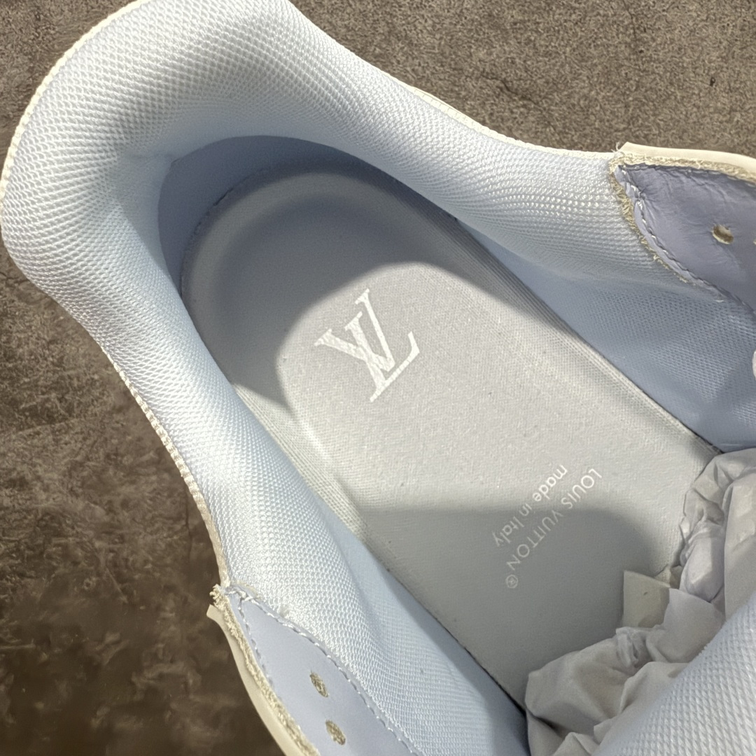 图片[8]-【天花板/Goat版】 市场最强版 没有之一的存在💪🏻 Louis Vuitton LV Trainer 系列全新版上架 手里有正品的可以对比下🆚懂货的看细节‼️ 此版品质是市场从未达到的新高度！ 整体版型 皮料 牛仔布的色差 压花纹路清晰度 后跟版型等等 都可以自行对比[机智]吊打市场所有货，怒甩十条街的那种，直接来正品对比图🆚，欢迎拿市场各大工厂的货来对比！ 尺码：35-45码-选品中心