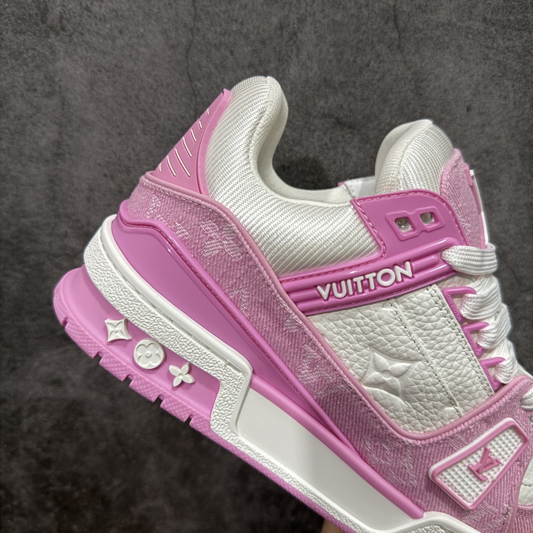 图片[7]-【天花板/Goat版】 市场最强版 没有之一的存在💪🏻 Louis Vuitton LV Trainer 系列全新版上架 手里有正品的可以对比下🆚懂货的看细节‼️ 此版品质是市场从未达到的新高度！ 整体版型 皮料 牛仔布的色差 压花纹路清晰度 后跟版型等等 都可以自行对比[机智]吊打市场所有货，怒甩十条街的那种，直接来正品对比图🆚，欢迎拿市场各大工厂的货来对比！ 尺码：35-45码-选品中心