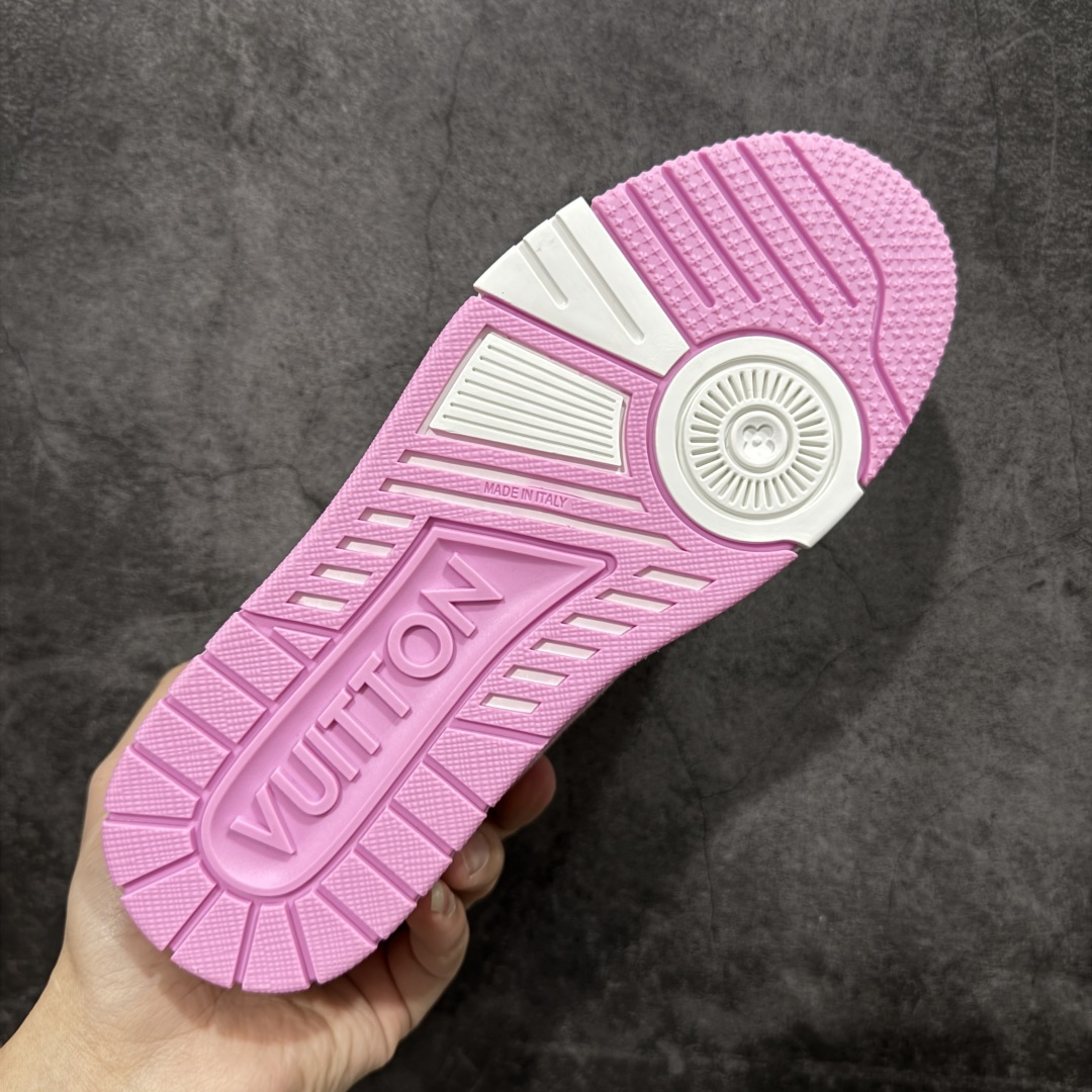 图片[9]-【天花板/Goat版】 市场最强版 没有之一的存在💪🏻 Louis Vuitton LV Trainer 系列全新版上架 手里有正品的可以对比下🆚懂货的看细节‼️ 此版品质是市场从未达到的新高度！ 整体版型 皮料 牛仔布的色差 压花纹路清晰度 后跟版型等等 都可以自行对比[机智]吊打市场所有货，怒甩十条街的那种，直接来正品对比图🆚，欢迎拿市场各大工厂的货来对比！ 尺码：35-45码-选品中心